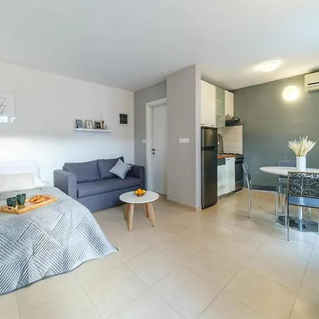Tomy - With Terrace Apartment *