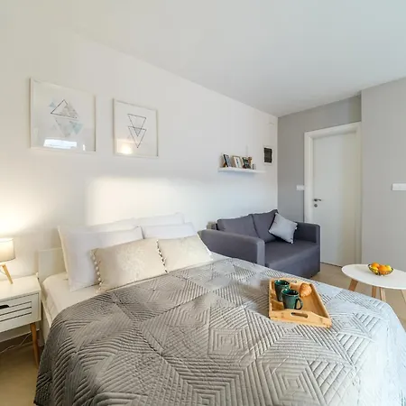 Apartment Tomy - With Terrace Sutivan