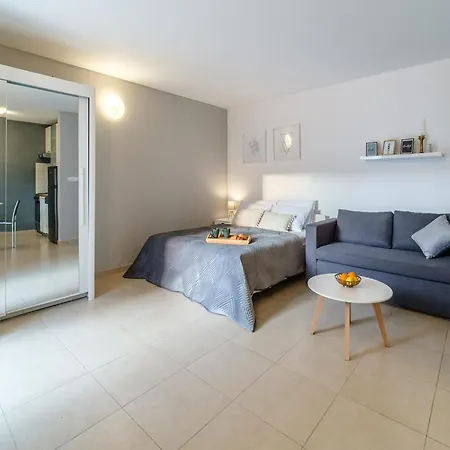 Tomy - With Terrace Apartment